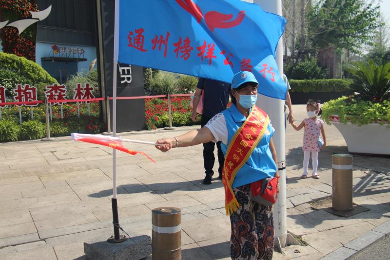 <strong>黄片免费观看大鸡巴操小粉逼</strong>